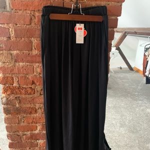 black wide legged pant